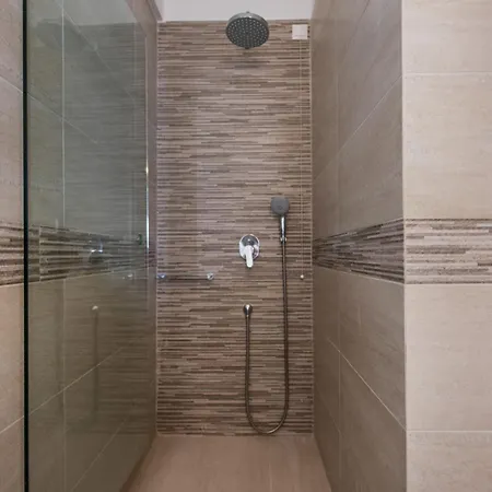 Naxia Apartment *